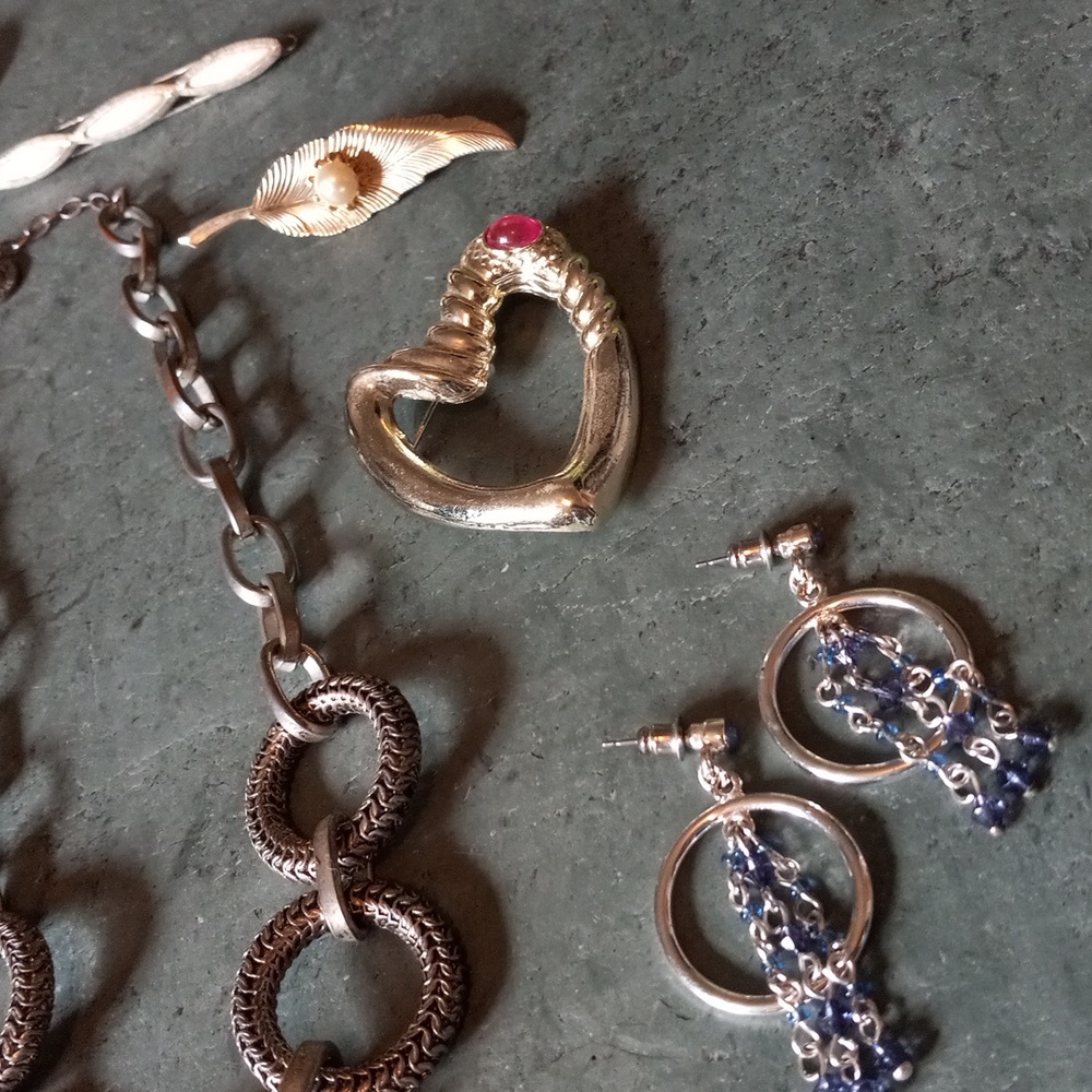 Fun Jewelry Lot - Picture 3 of 7